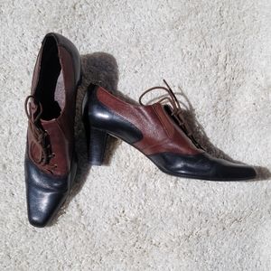 VANELi Vero Cuoio Leather Oxford Lace Up Heels. Please no lowball offers.